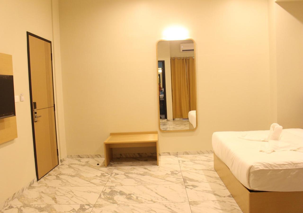Ixoras Hotel Lemba Kinshasa Exteriör bild